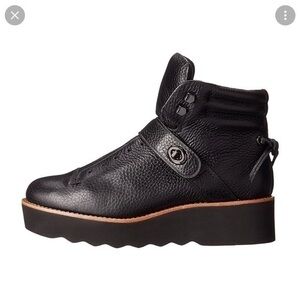 COACH URBAN HIKER BOOTS